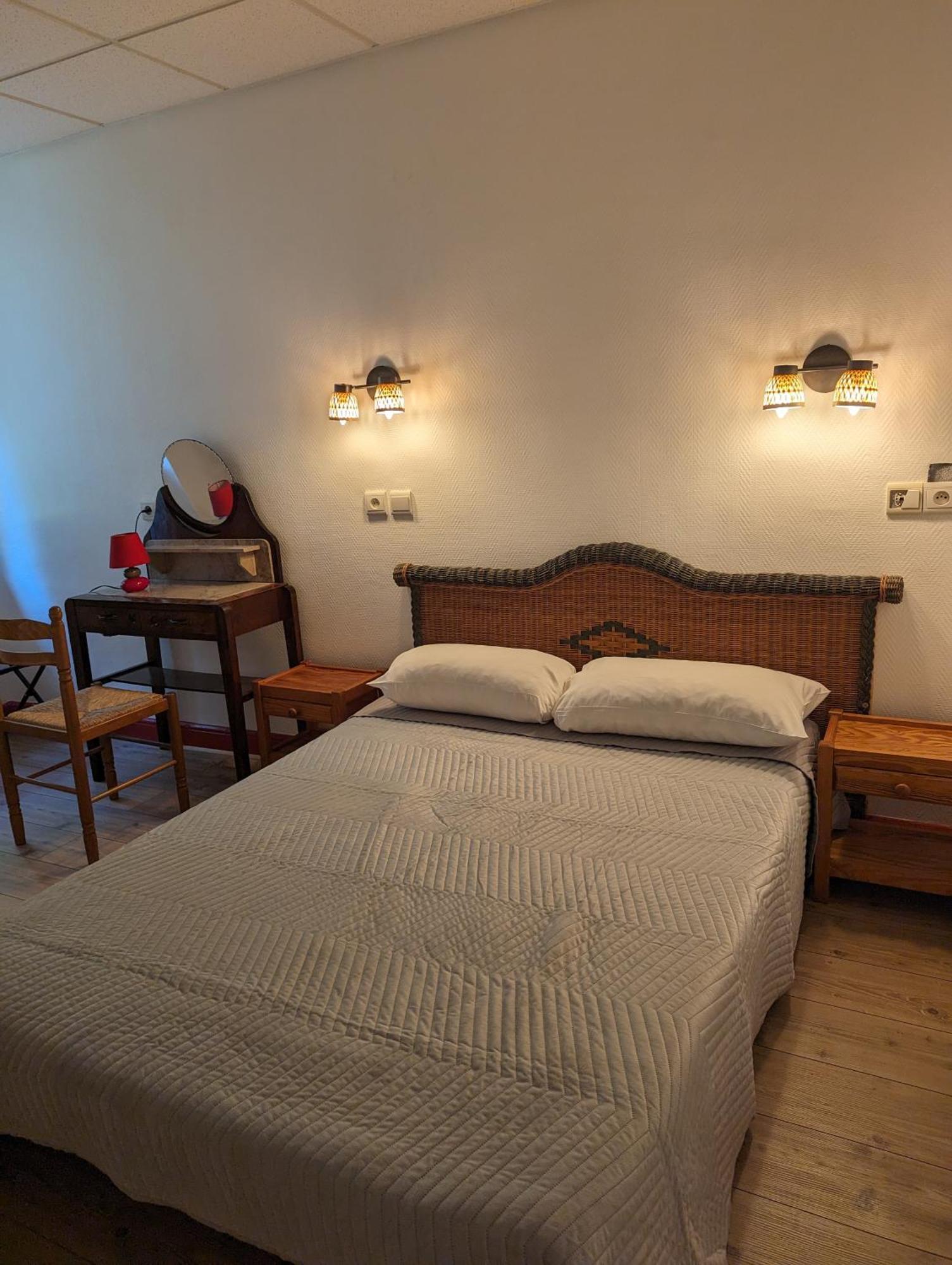 Auberge Des Pins Aubenas Esterno foto