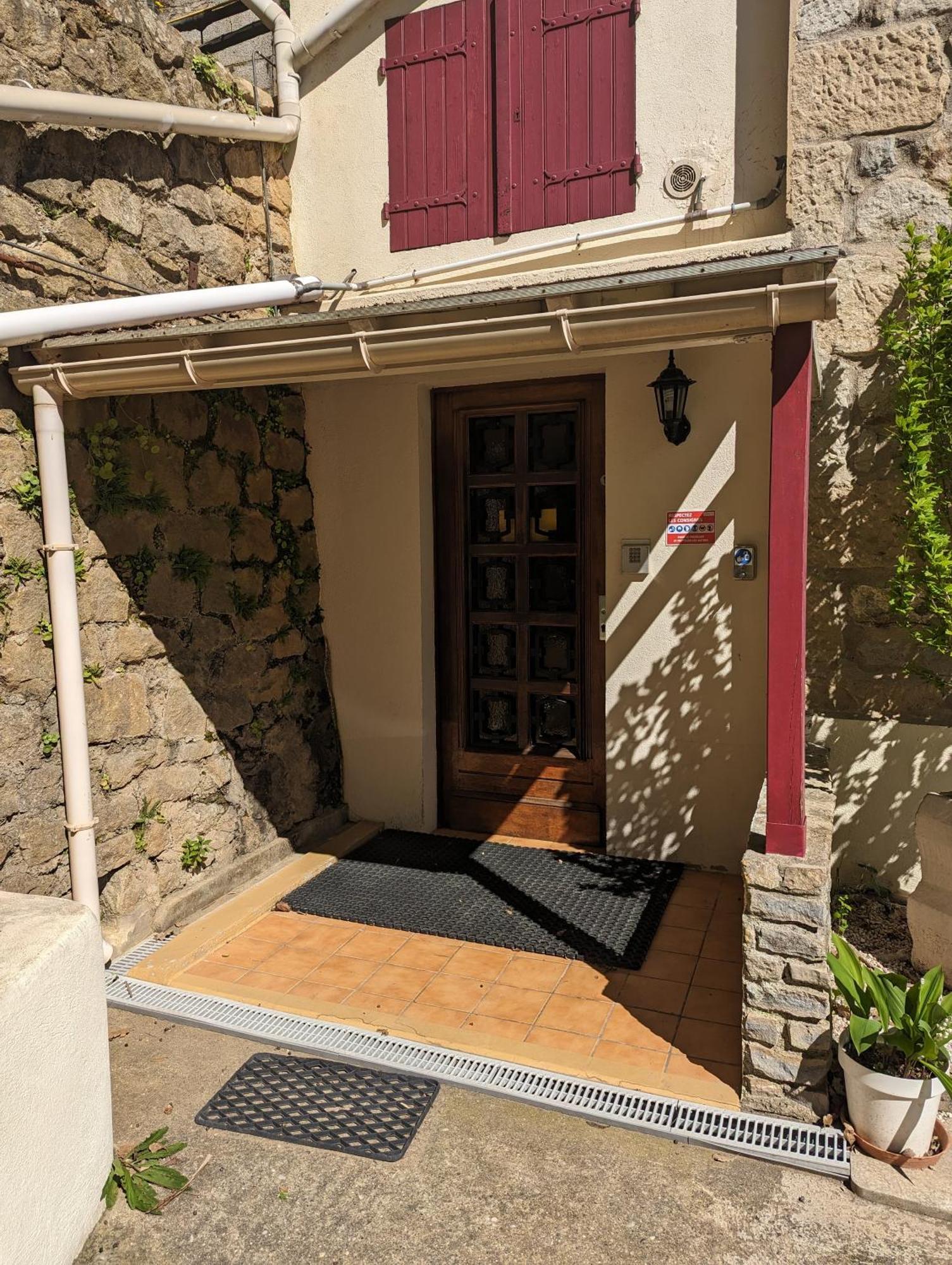Auberge Des Pins Aubenas Esterno foto